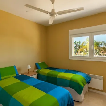With 6 Bedrooms In *