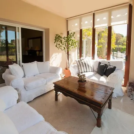 Сasa de vacaciones With 6 Bedrooms In Estepona