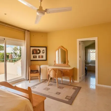 Сasa de vacaciones With 6 Bedrooms In